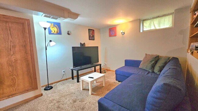 Building Photo - 3-Bedroom Oasis with 2 Full Baths in Saint Louis Park – 1,511 Sq. Ft. of Comfort 9/5.