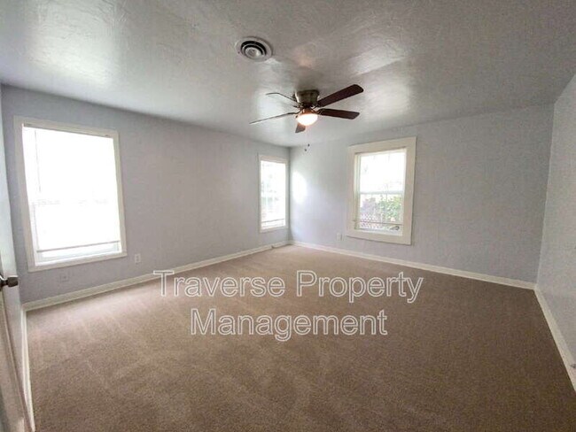 Building Photo - 5321 Locke Ave