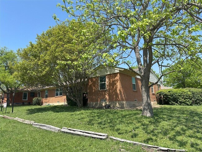 Primary Photo - 1771 Mariposa Dr