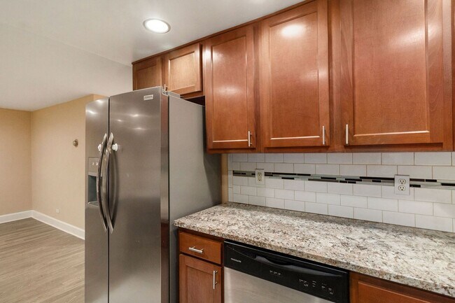 Building Photo - Location!! Updated 1 bedroom Gem on Pearl St. in Govenor's Park!