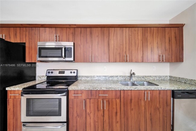 Building Photo - 592 NE 150th St