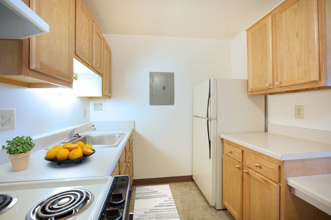 Building Photo - Park Place Towers - Income Restricted 62+