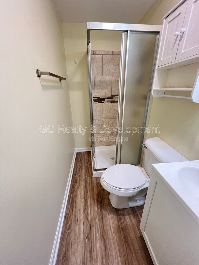 Building Photo - 206 E Center St