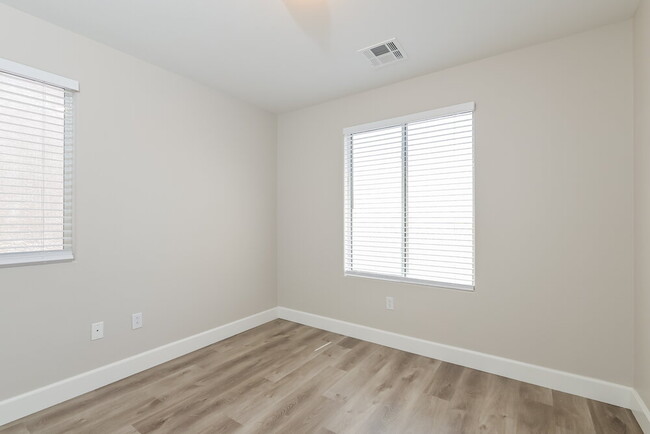 Building Photo - 5007 Pine Mountain Ave