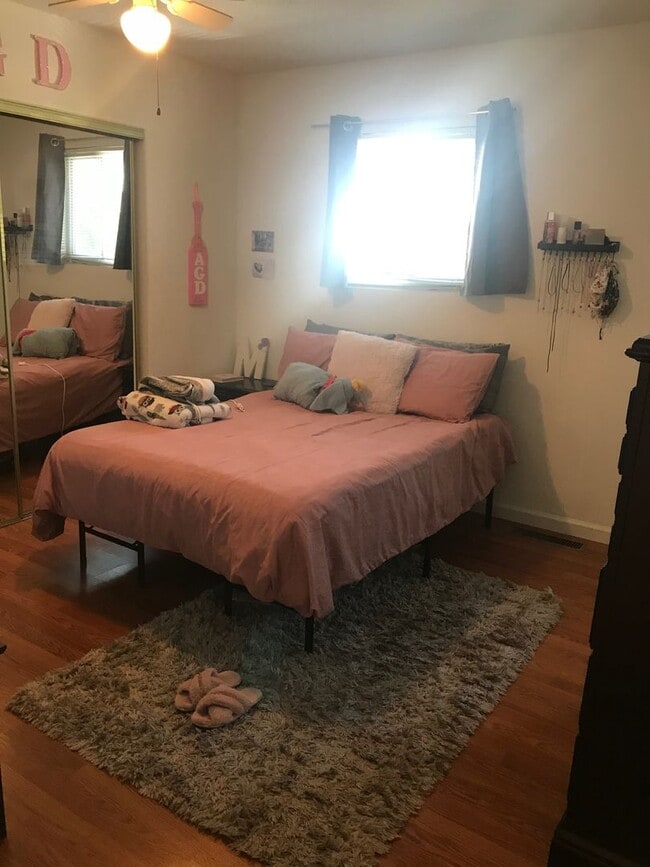 Building Photo - ~ Super Cute A Section House in Rohnert Pa...