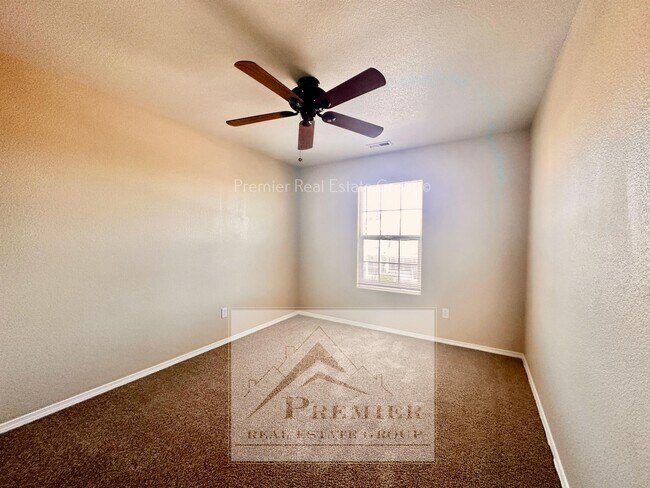 Building Photo - 10586 Country Park Point