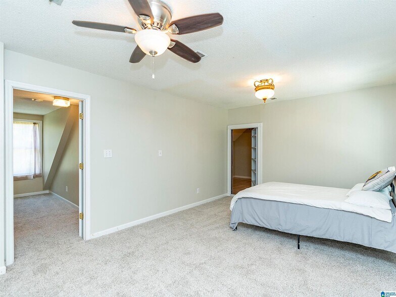 Building Photo - 2614 Royal Cir