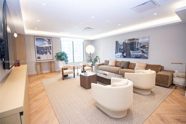 Building Photo - 121 NE 5th St