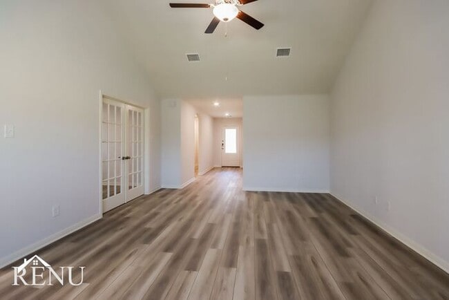 Building Photo - 10421 Sweetwater Creek Dr