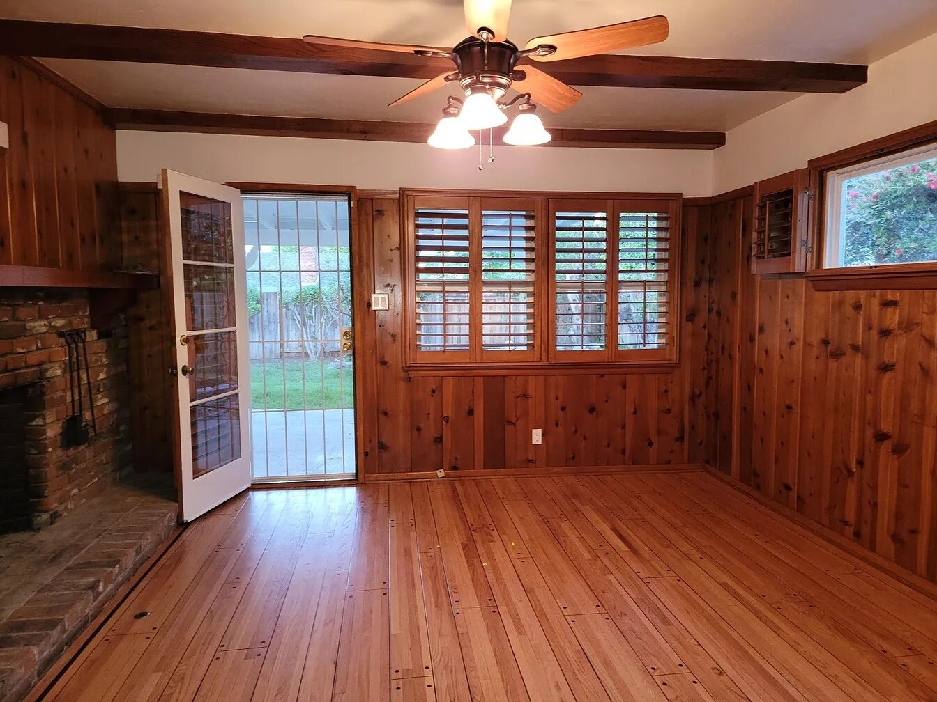 Building Photo - 10344 Petit Ave