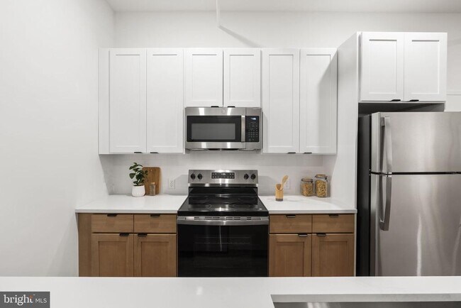 Building Photo - 240 Hermitage St