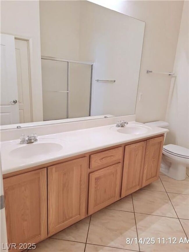 Building Photo - GORGEOUS SW 2nd FLOOR UNIT IN GATED COMMUN...