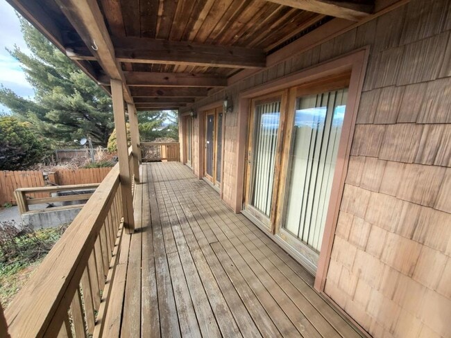 Building Photo - 118 Agape Wy