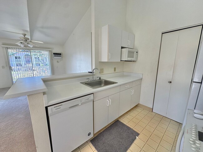 Building Photo - 2 Bedroom / 2 Bathroom with a patio and 2 ...