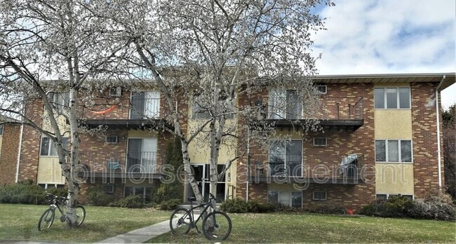 Building Photo - 811 W Villard St