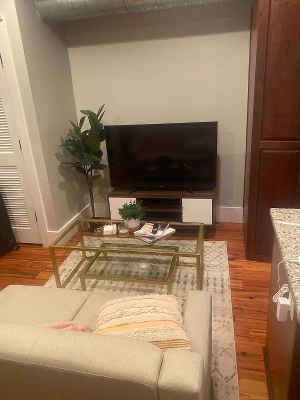 Building Photo - 15 Sires St