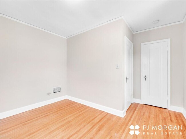 Building Photo - 2 bedroom duplex for rent in Midtown!