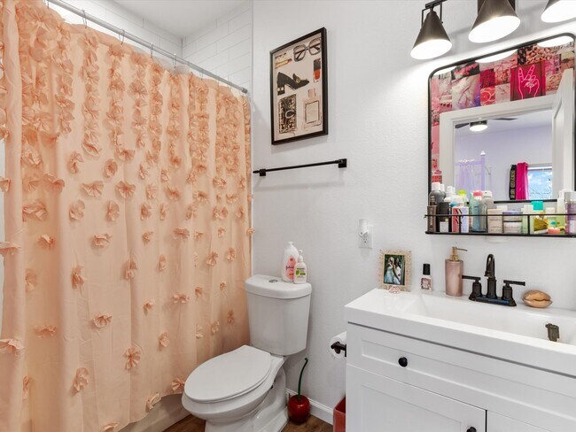 Building Photo - 3517 Mission St