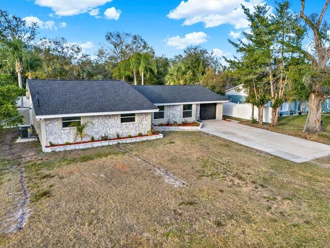 Building Photo - 18803 Tracer Dr