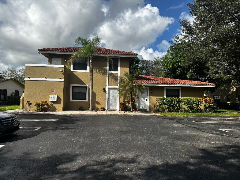 Primary Photo - 10871 NW 45th St