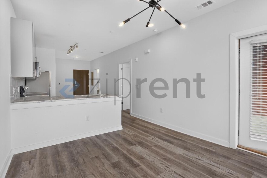 Building Photo - Unit 403