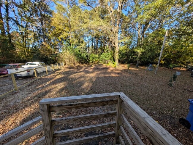 Building Photo - Cozy 2 Bedroom