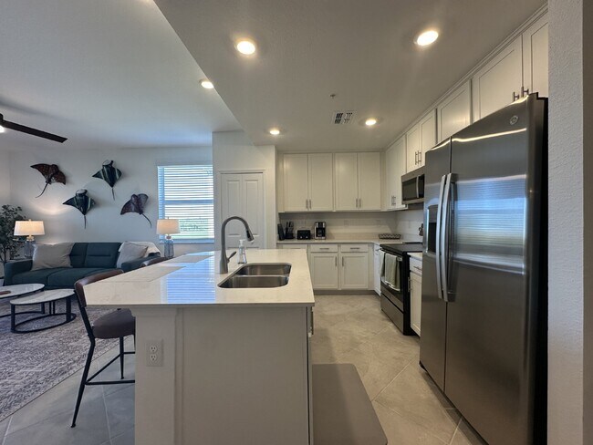 Building Photo - "Spacious 3-Bed with 2 Baths Condo in Prime Venice Location"