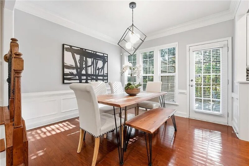 Building Photo - 3655 E Paces Walk