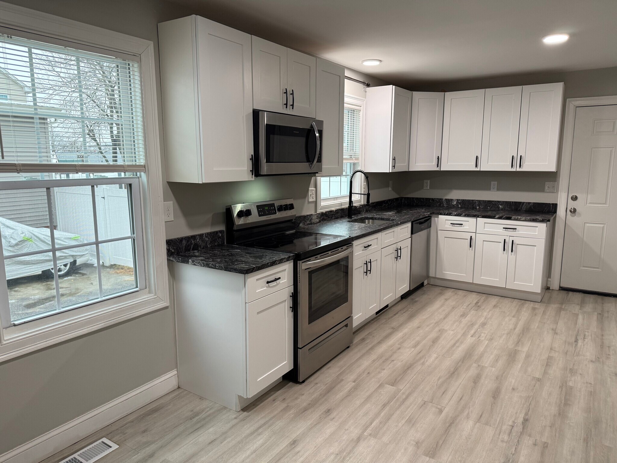 Building Photo - 25 Denison St