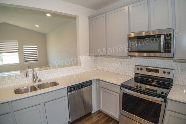 Building Photo - 298 E Chestnut St