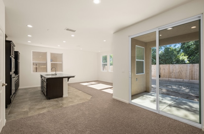 Building Photo - $2,195 Belmont & Armstrong, Gated Community - N Cattail Ct, Fresno / Solar!