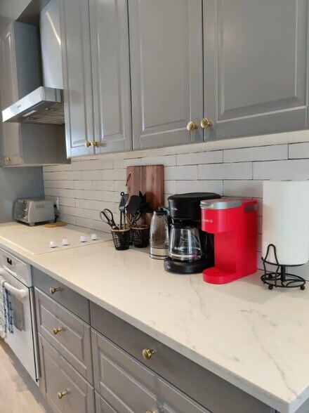 Building Photo - 1417 N Hope St