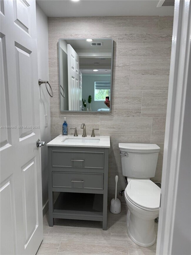 Building Photo - 201 Golden Isles Dr