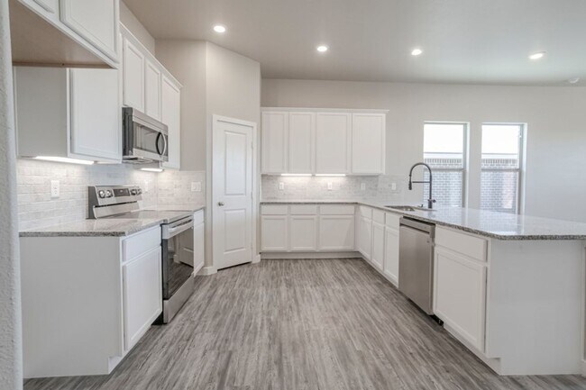 Building Photo - New Beginnings Start At AMRR: Spacious 3 bedroom in Midland!