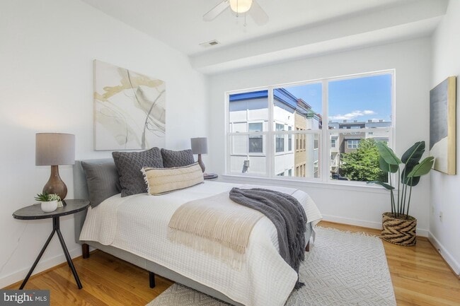 Building Photo - 4548 Longfellow St