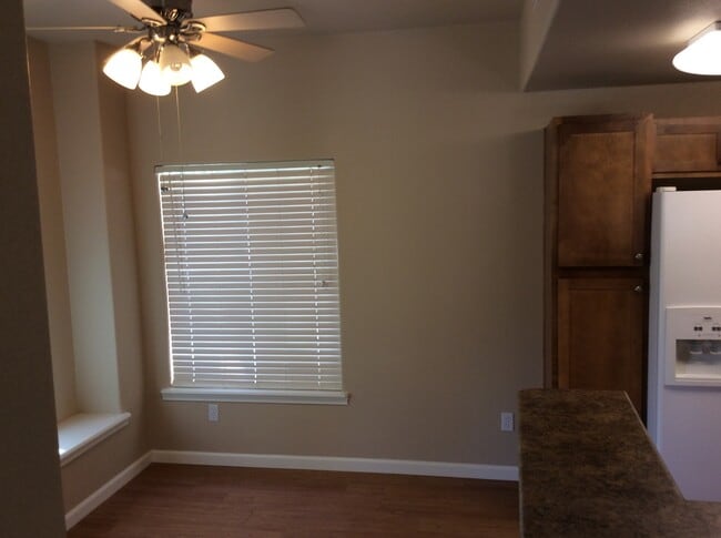 Building Photo - 2 bedroom Condo in a gated community. 1 Ca...