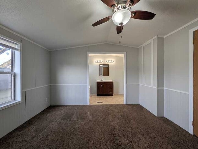 Building Photo - 52224 Quaker Hill Ln