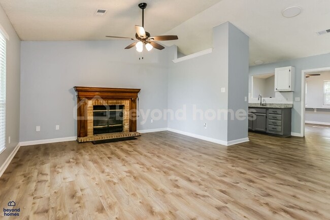 Building Photo - Stunning and Updated Maumelle Living!