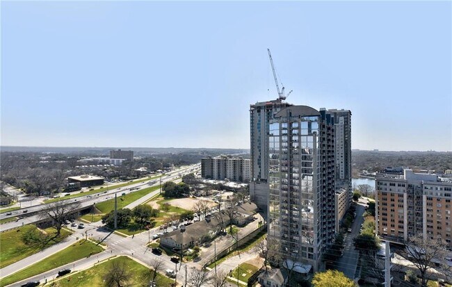 Building Photo - 70 Rainey St