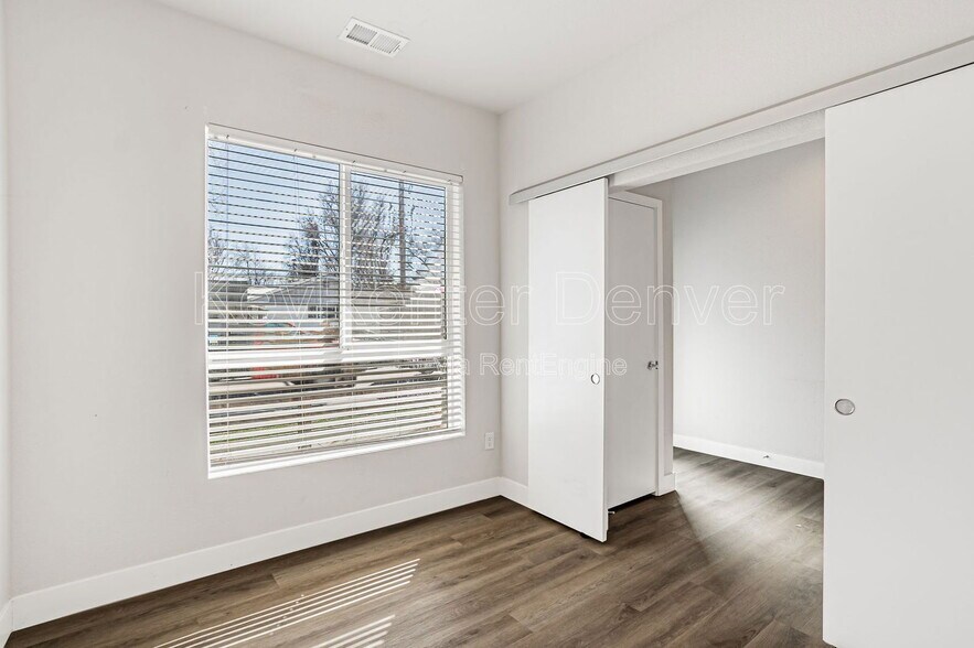 Building Photo - 5535 W 10th Ave