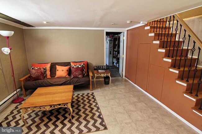 Building Photo - 215 W 9th Ave