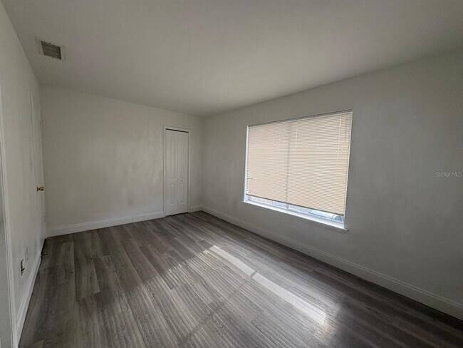 Building Photo - 4033 Henley Rd