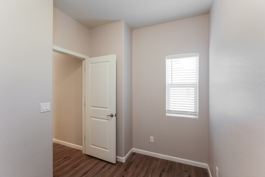 Building Photo - 1829 W Minton St