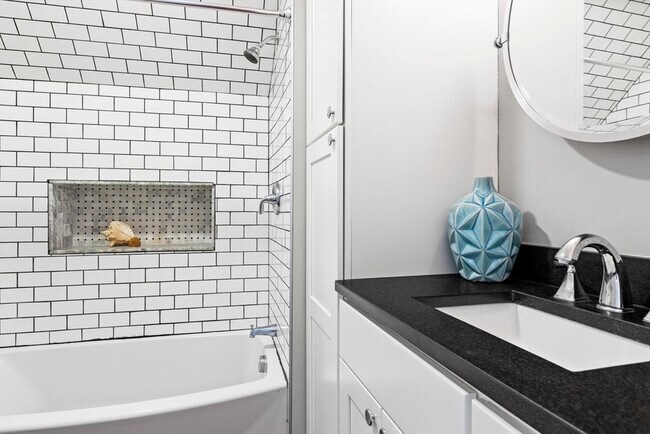 Building Photo - 119 Sycamore St