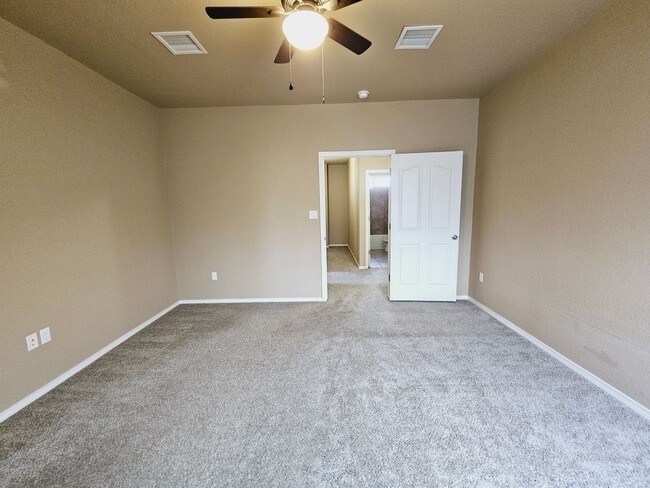 Building Photo - Beautiful 4 bedroom 2.5 bath home in Northeast El Paso!