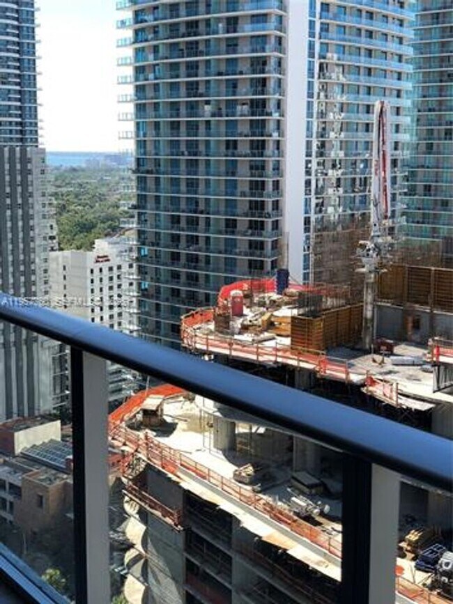 Building Photo - 1010 Brickell Ave