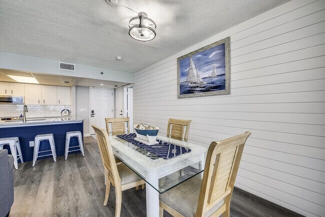 Building Photo - 10515 Front Beach Rd