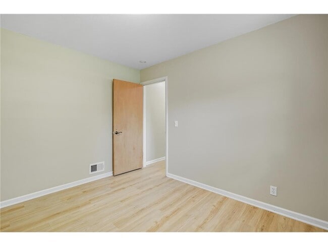 Building Photo - 4826 Idaho Ave N