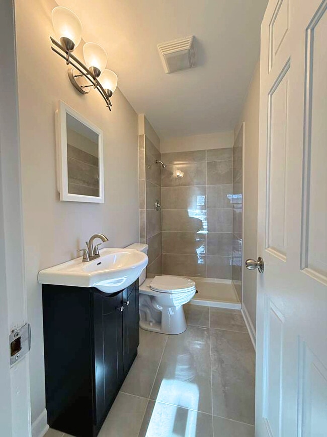 Building Photo - 1704 S Highland Ave