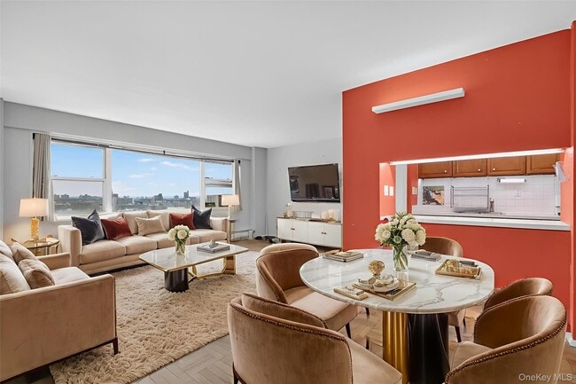 Building Photo - 6 Fordham Hill Oval